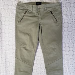 American Eagle Cropped Pant, Size 10, Color Olive.